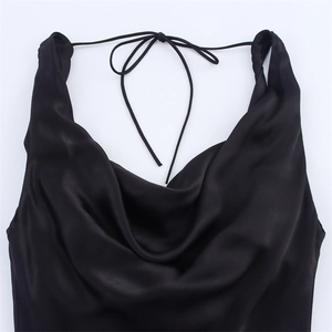Robe chic en satin noir à col bénitier et cordons de serrage pour femmes