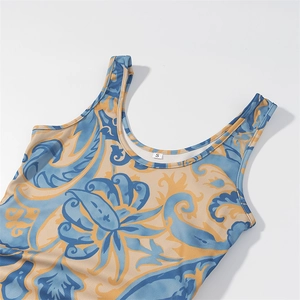 Abito smanicato da donna con stampa paisley blu e arancione e trama in mesh fine