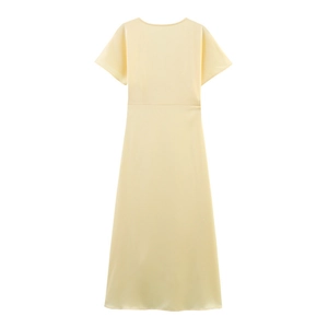 Vue arrière de robe longue en satin jaune clair à manches courtes et taille haute