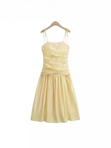 Chic light yellow midi slip dress with pleated texture and thin spaghetti straps