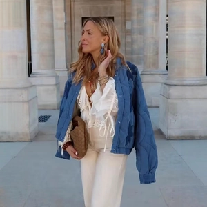 Veste matelassée bleue à motif de vagues avec col montant et manches longues pour femmes