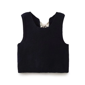 Gilet in maglia blu scuro per bambina con fiocco in raso bianco decorativo sul retro