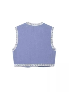 Gilet brodé de fleurs lavande avec bords festonnés et design de veste rétro sans manches
