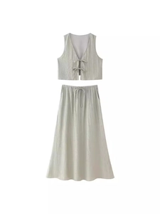 Women's 2-piece set with V-neck tie-front crop top and high waist A-line skirt in light green