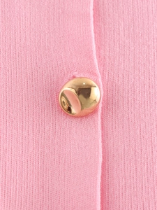 Französische rosa Strickweste mit vertikaler Textur und goldenem Metallknopf
