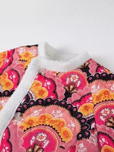 Veste matelassée fleurie Y2K avec col sherpa blanc et imprimé cachemire rose vif