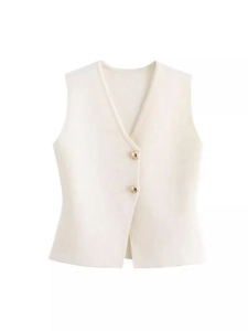 Gilet en maille crème à col en V avec boutons dorés et texture côtelée verticale
