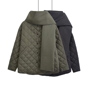 Détails des vestes matelassées avec col écharpe unique en vert armée et noir