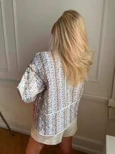 Quilted floral jacket for women with autumn print and single-breasted buttons in a relaxed fit