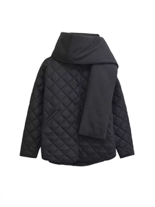 Veste matelassée noire pour femme avec écharpe assortie et motif en losanges chic