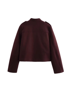 Vue arrière d'une veste courte bordeaux en laine avec col montant et pattes d'épaule