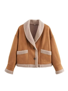 Kurze braune Lammfelljacke für Damen mit warmem Fleece-Kragen und Knopfverschluss