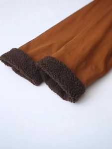 Veste caramel avec doublure épaisse en laine d'agneau marron et poignets à revers doux