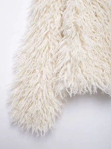 Minimalistischer langärmliger Kunstpelzmantel für Damen in Off-White mit Lockentextur