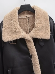 Veste en similicuir noir pour femme avec doublure mouton beige et boucles de col
