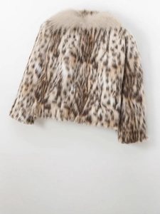 Elegant vintage leopard print faux fur jacket for women with thick collar and plush texture