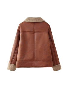 Veste vintage marron pour femme en similicuir avec doublure sherpa vue de dos