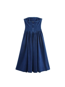 Eng anliegendes trägerloses Jeans-Midikleid in Dunkelblau mit plissierter Taille und A-Linie