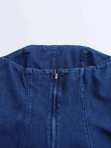 Dunkelblaues Denim-Schlauchkleid mit schmaler Taille und sichtbarem silbernem Metallreißverschluss
