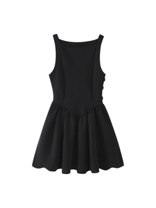 Damen Elegantes Schwarzes Ärmelloses Minikleid Eckiger Ausschnitt Geraffte Taille Seitliche Knöpfe Slim Fit Streetwear Skater Kurz Kleid