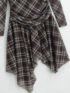 Robe courte de printemps à carreaux pour femmes avec manches longues et détails plissés