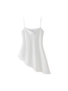 Haut élégant en satin blanc avec bretelles spaghetti et ourlet asymétrique pour femme