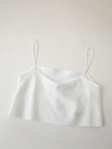 Débardeur asymétrique en satin de soie blanc avec dos nu sexy pour femme