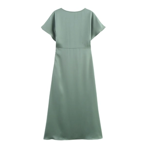 Vue détaillée du dos de la robe midi en satin vert sauge montrant la taille et la soie