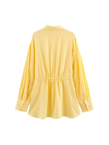 Chemise jaune à manches longues avec col à revers et cordon de serrage à la taille