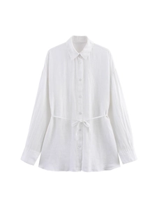 Chemise blanche minimaliste pour femme avec col à revers et ceinture à nouer