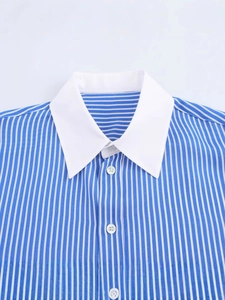Chemise rayée bleue pour femme avec col blanc contrastant et manches longues élégantes