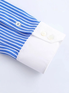 Chemise à rayures bleues et blanches avec poignets contrastés et boutons blancs élégants