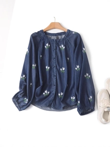 Chemise en denim bleu foncé pour femme avec broderie tulipe et poignets élastiques