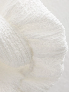 Haut blanc sans manches de style français avec texture seersucker et nœud pour printemps 2025