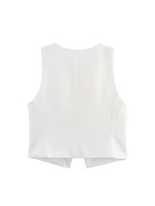Witte mouwloze vest met split aan de achterkant en minimalistische broek met hoge taille