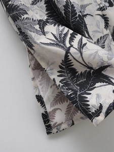 Robe chemise imprimée florale avec fente latérale et détails de couture pour femme