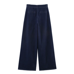 Pantalon en denim bleu foncé à taille haute avec coutures blanches et poches arrière