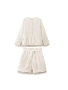 Camicia Peplum a Maniche Lunghe con Ricamo Occhiello Bianca da Donna e Pantaloncini a Vita Alta con Fiocco in Misto Cotone