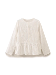 Camicia bianca da donna a maniche lunghe con ricamo floreale e orlo con volant