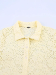 Haut tricoté jaune pâle pour femmes avec col polo et texture dentelle florale