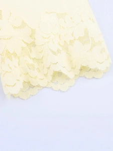 Haut en maille crème pour femme avec col polo et dentelle florale aux manches