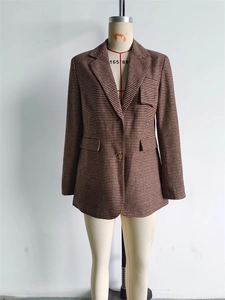 Damen Blazer in Braun mit Hahnentrittmuster, Einreiher-Knopfleiste und Revers