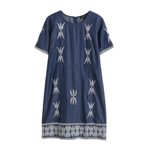 Robe courte en jean bleu foncé vintage à manches courtes avec broderie de feuilles