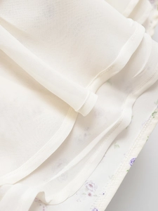 Robe d'été fleurie à col carré tendance avec doublure légère et détails soignés