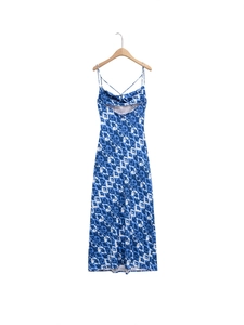 Robe longue fleurie style français avec fines bretelles croisées et dos nu bleu
