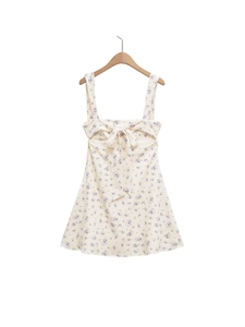 Mini robe fleurie crème avec imprimé violet, col carré et nœud papillon au dos