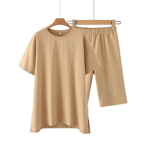 Y2K street style two-piece set featuring short-sleeve T-shirt and shorts in light khaki