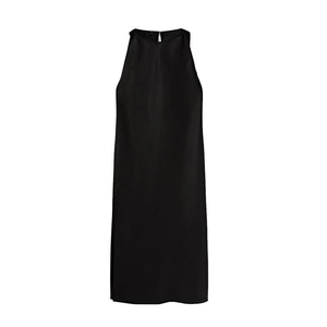 Élégante robe longue noire sans manches avec col licou et finition satinée lisse