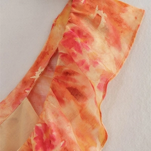 Abito midi Y2K con stampa floreale arancio rosa e dettagli decorativi a balze a balze