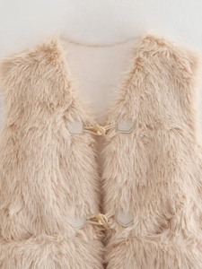 Gilet chic en fausse fourrure beige avec boutons brandebourg et col en V mode Y2K 2023